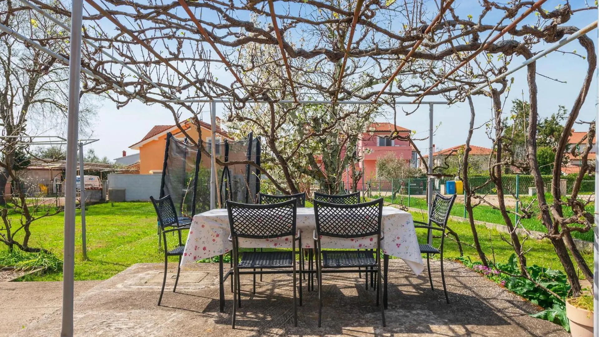 Lovely Home In Valbandon With Kitchen Holiday home